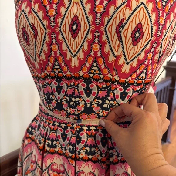 Vince Camuto Colorful Pink and White Fit and Flare Sleeveless V-neck Dress - Picture 9 of 10